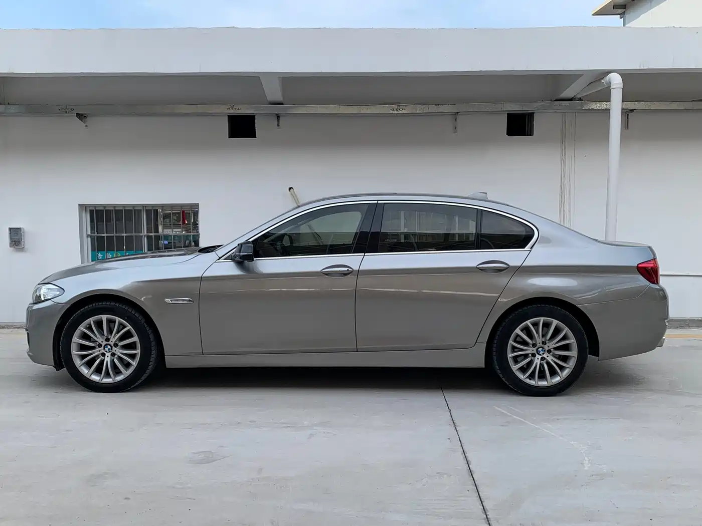 BMW 5 Series 2014 525Li Luxury Design Package фото 4
