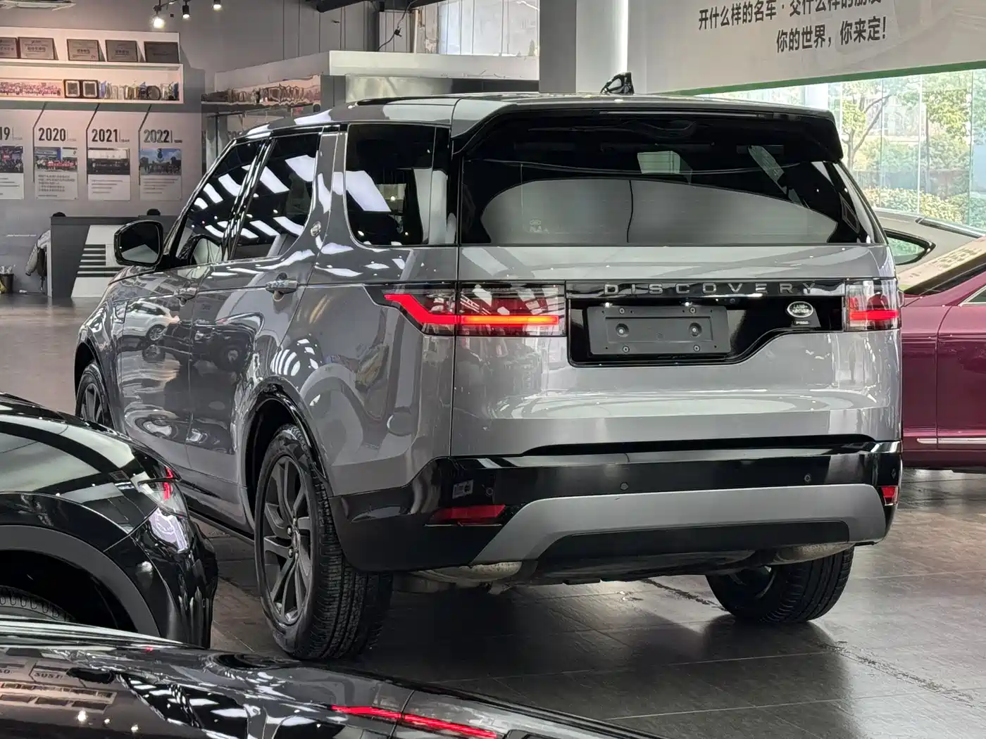 Land Rover Discovery 2021 360PS R-Dynamic S фото 4