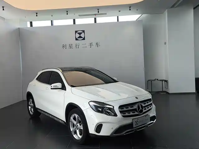 Mercedes-Benz GLA 2018 GLA 200 Dynamic — фото 3