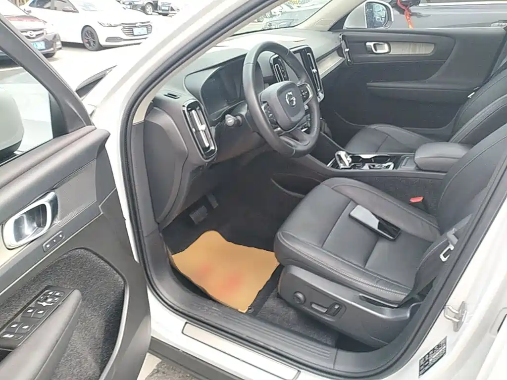 Photo 16 - Volvo XC40