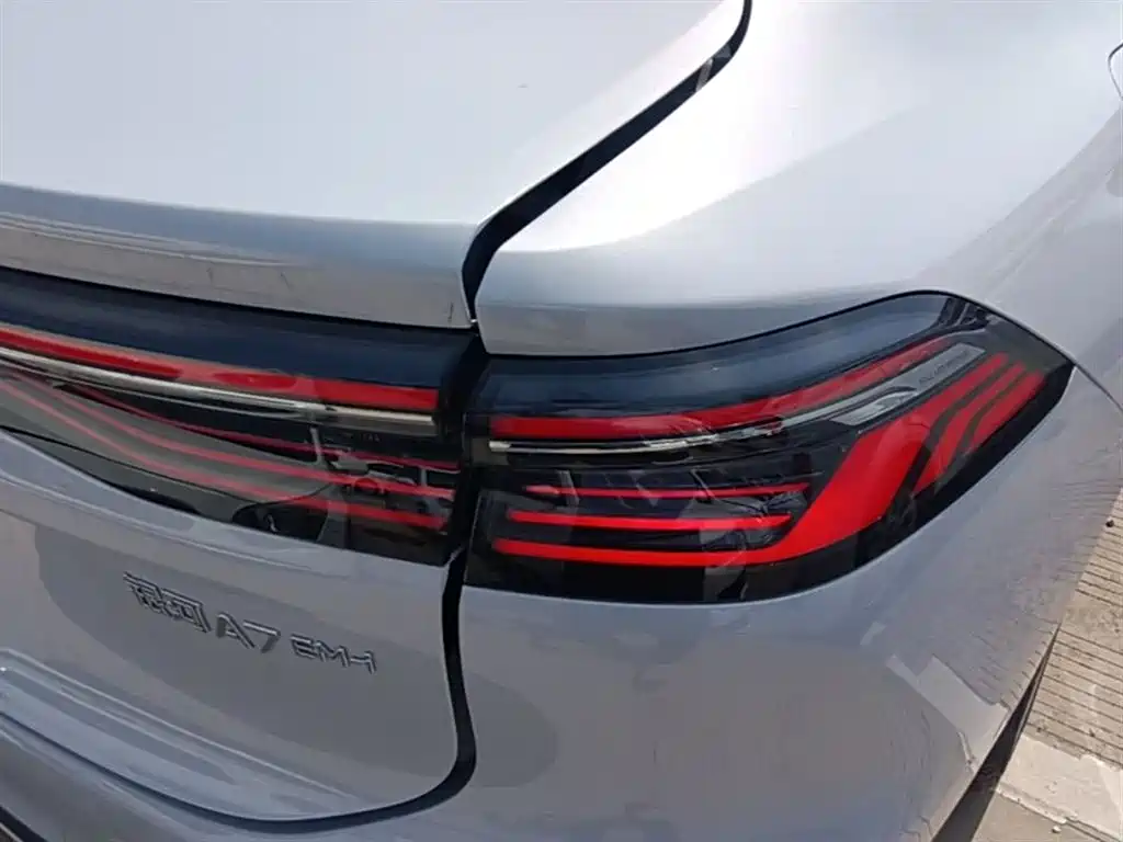 Geely Galaxy Galaxy A7 2025 EM-i фото 8