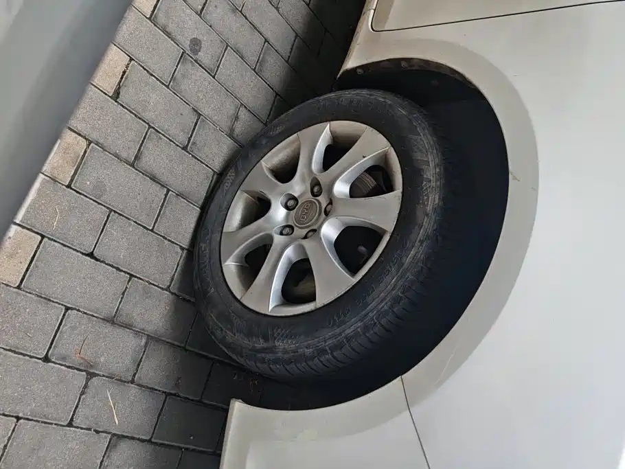 BYD E5