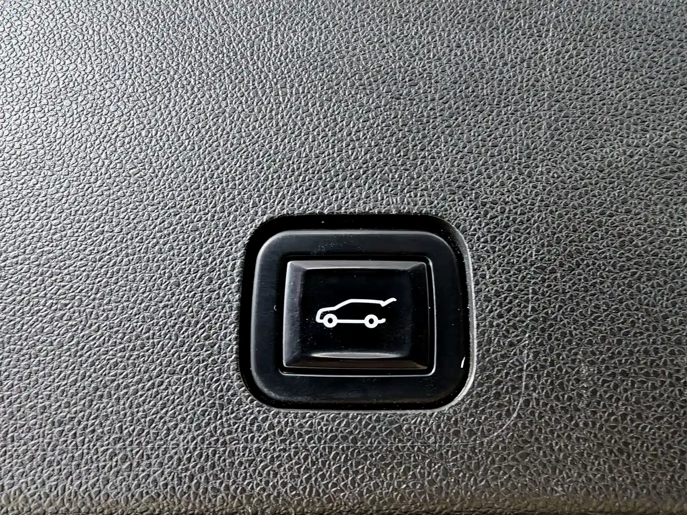 Photo 13 - Cadillac XT6