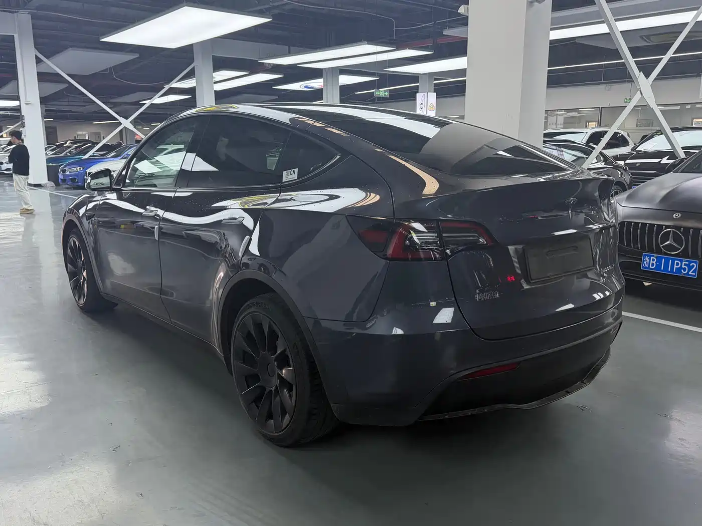 TESLA MODEL Y