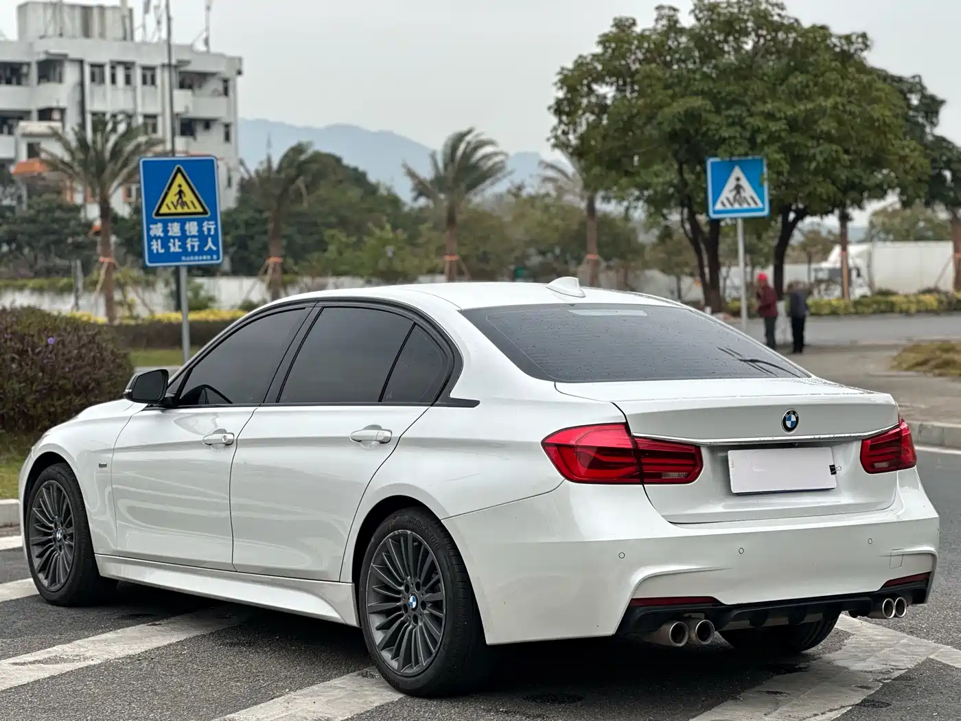 BMW 3 Series 2018 320Li Leading Luxury Package фото 13