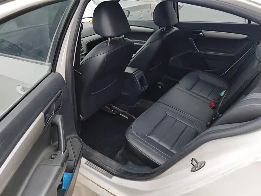Volkswagen Lavida 2013 1.6L Automatic Comfort Edition фото 11