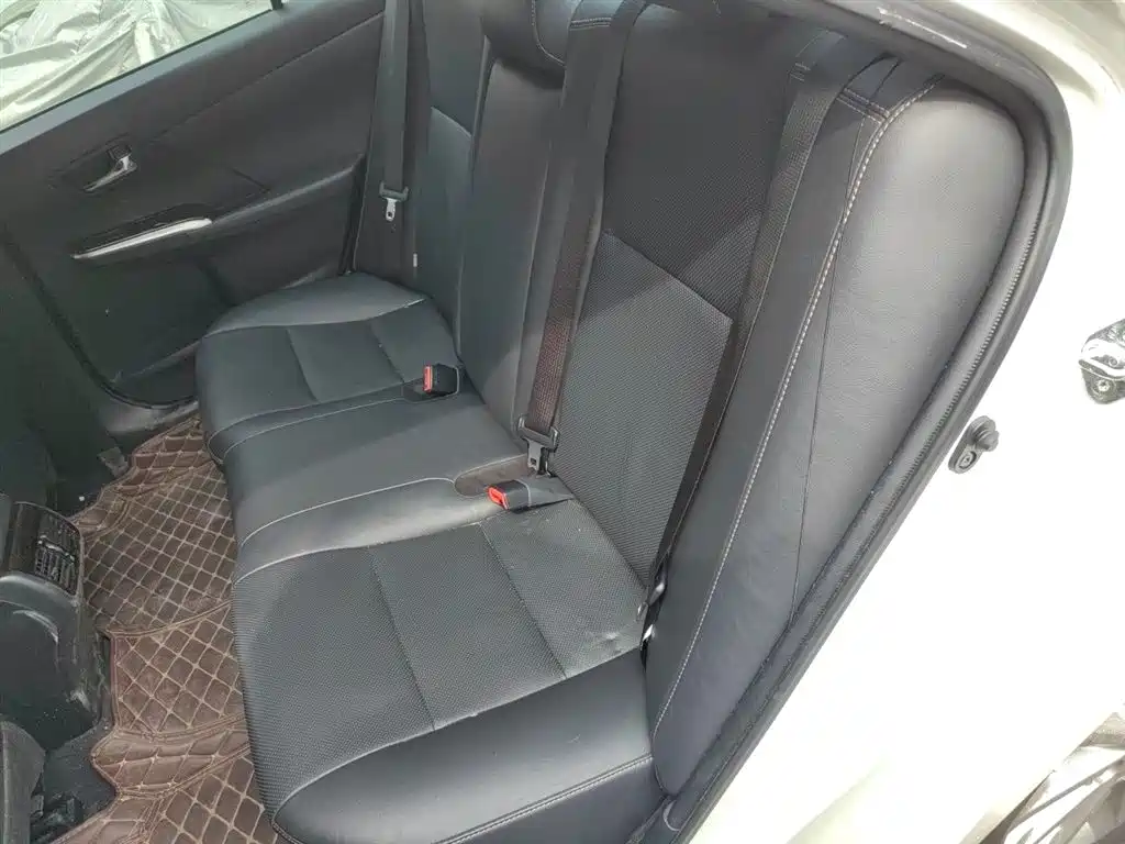 Toyota Camry 2016 2.0G 10th Anniversary Leading Edition фото 13