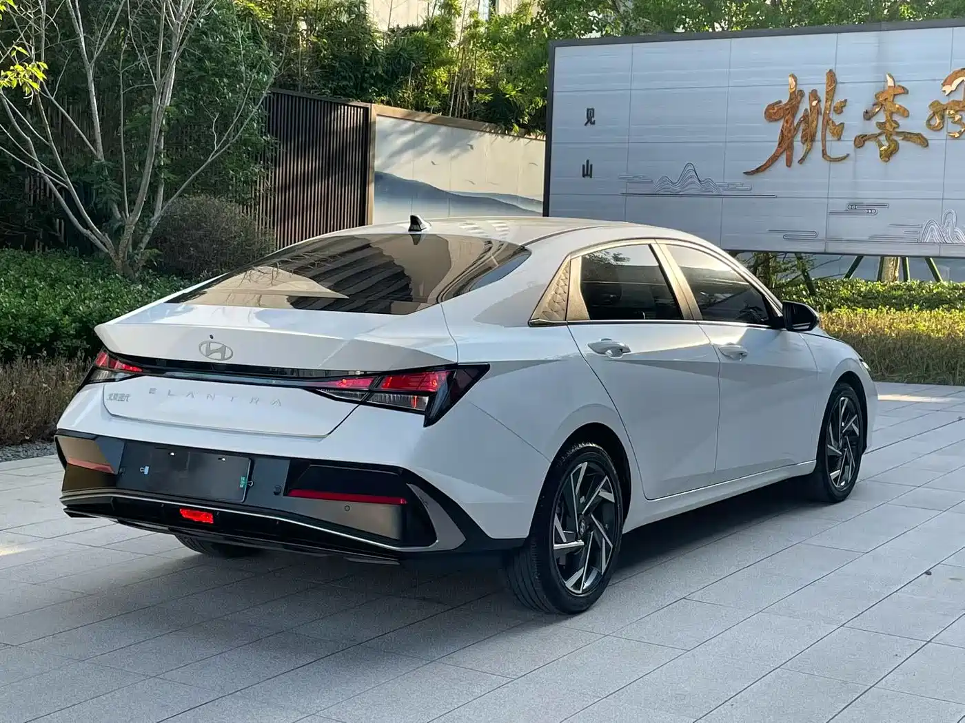 Hyundai Elantra 2023 1.5L CVT GLX Elite Edition фото 7