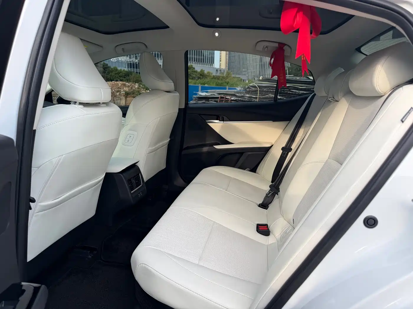 Toyota Camry 2026 Hybrid 2.0HG Premium Edition фото 5