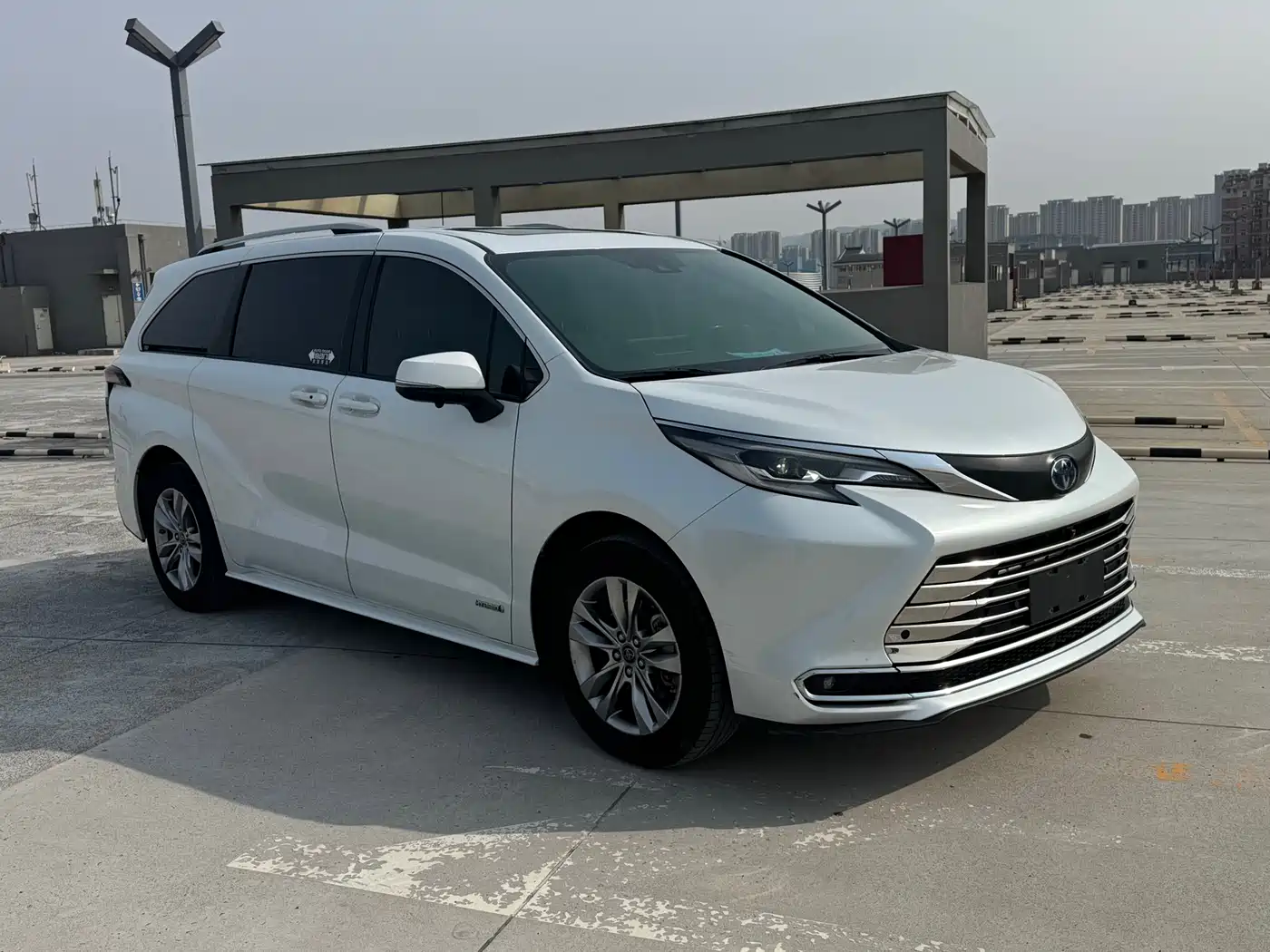 Toyota Sienna 2023 2.5L Hybrid Comfort Edition фото 3