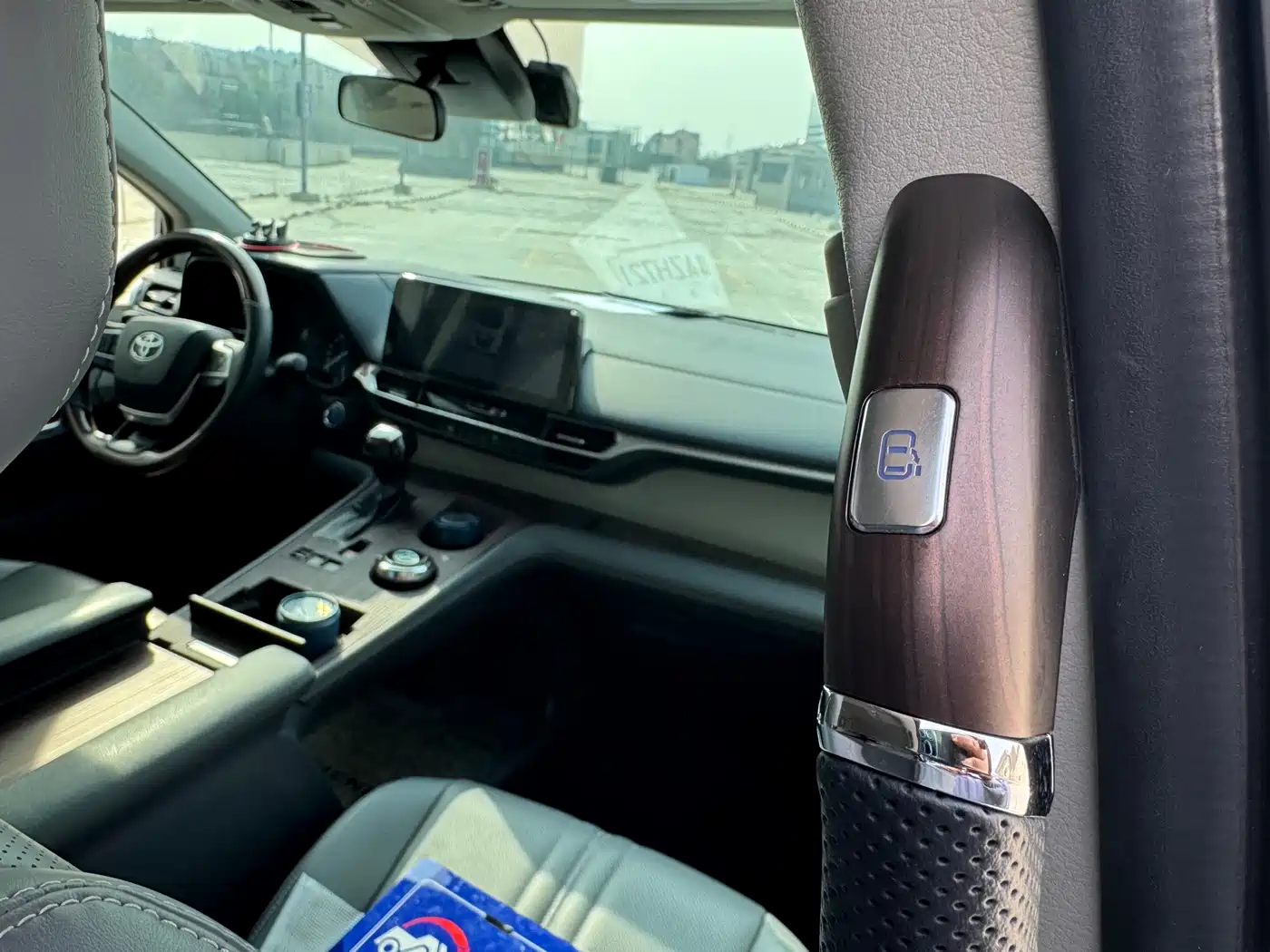 Toyota Sienna 2023 2.5L Hybrid Comfort Edition фото 19