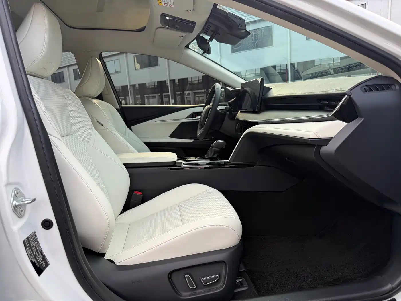 Toyota Camry 2026 Hybrid 2.0HG Premium Edition фото 10
