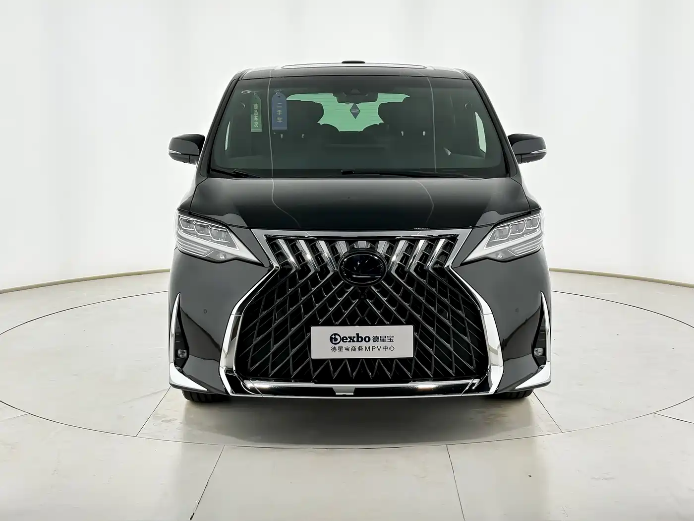 Lexus LM 2020 300h Seven-Seater Elegance Edition фото 2