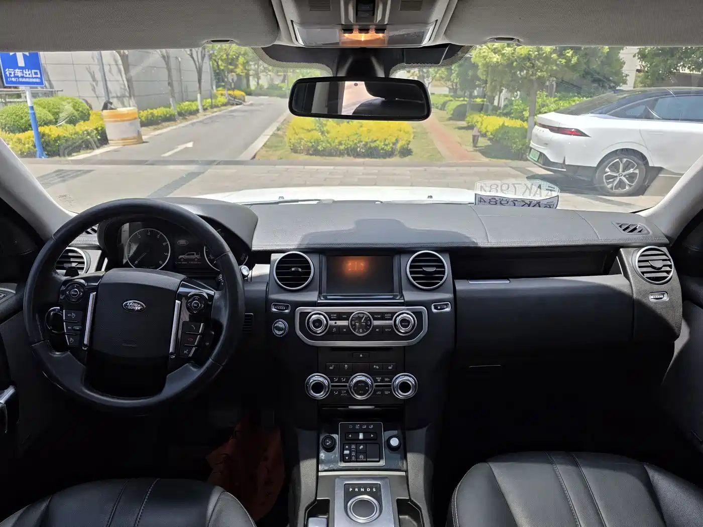 Land Rover Discovery 2016 3.0 SC V6 HSE фото 6