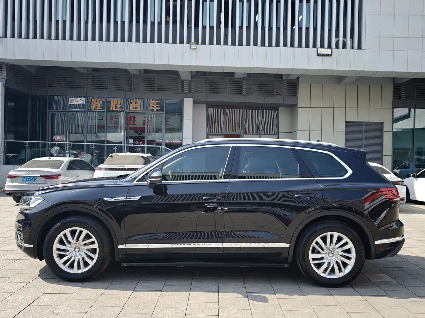 Volkswagen Touareg 2019 2.0TSI Sharp Wing Edition China VI фото 3
