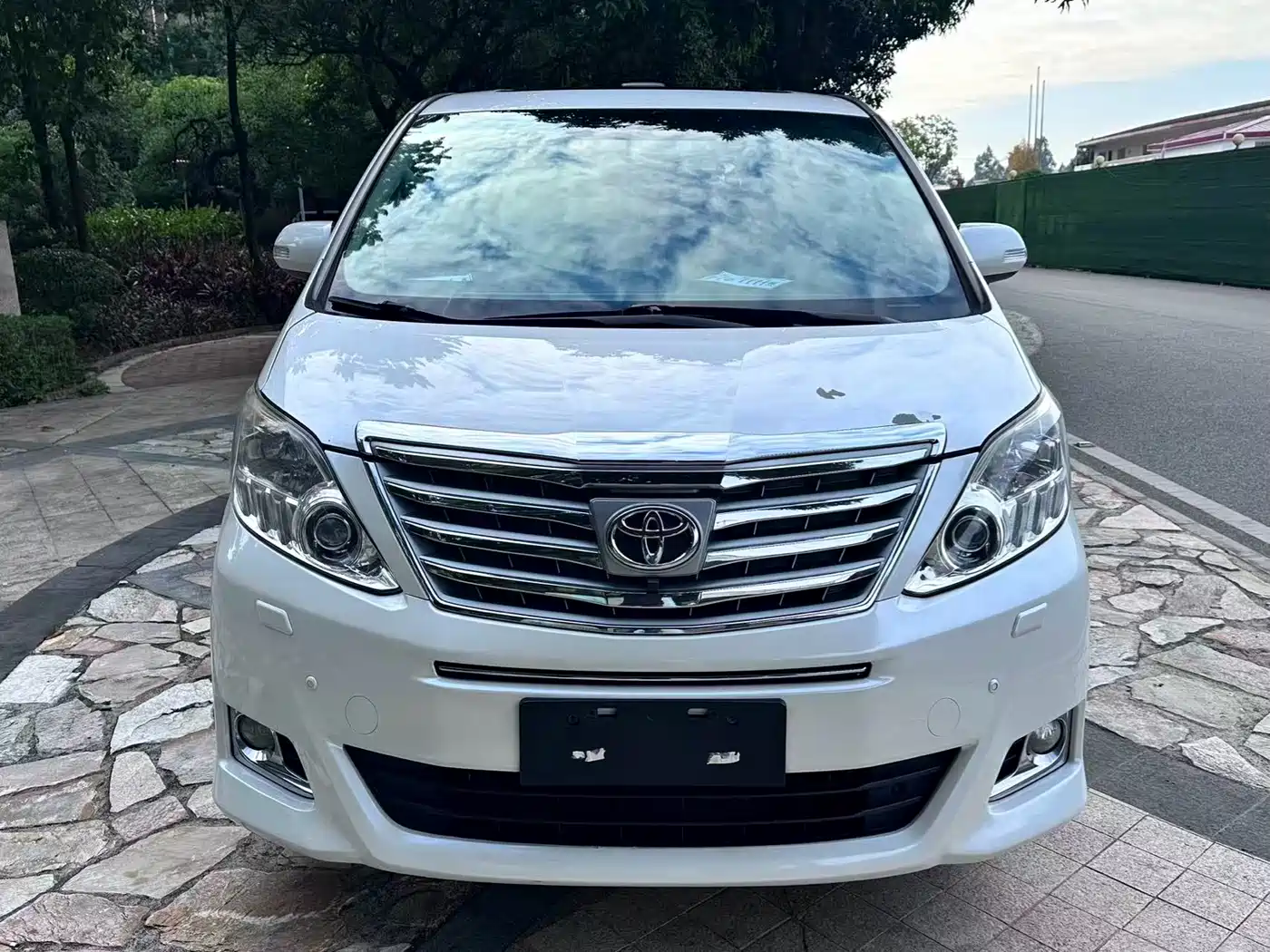 Toyota Alphard 2012 2.4L Luxury Edition фото 2