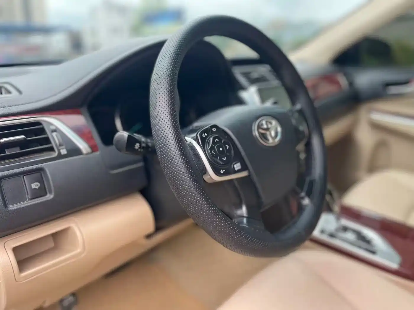 Toyota Camry 2012 2.5G Luxury Navigation Edition фото 18