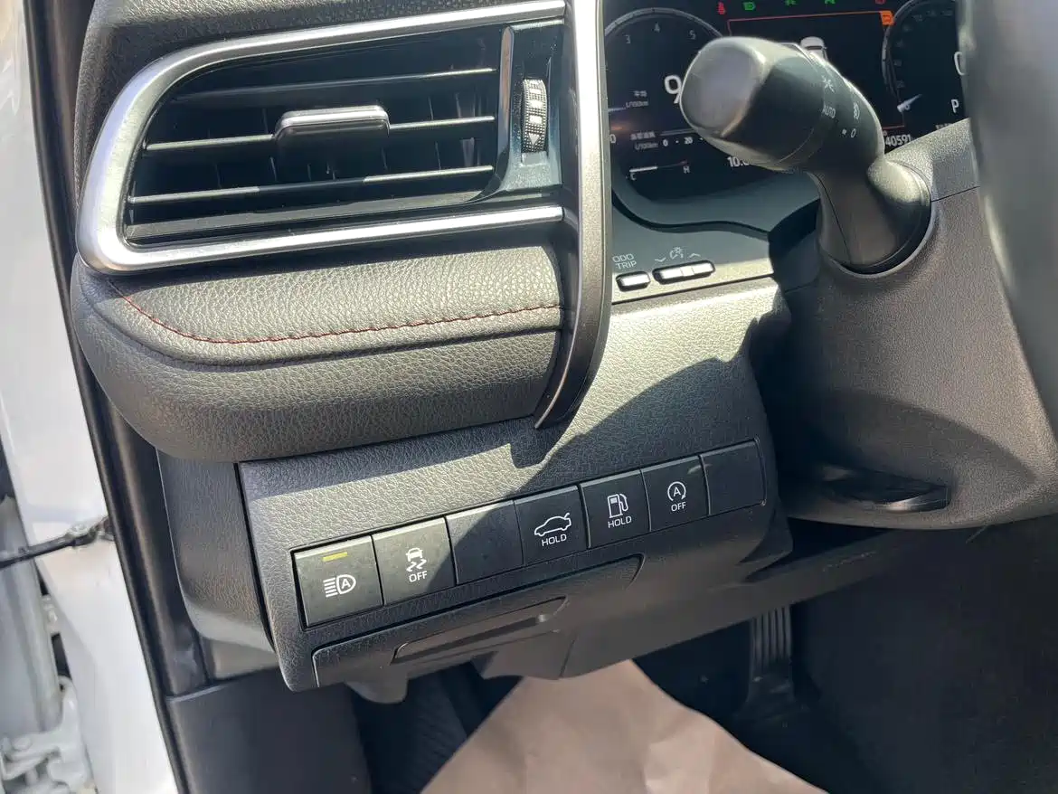 Toyota Camry 2023 2.5G Luxury Edition фото 24