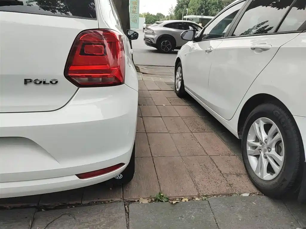 Volkswagen Polo 2016 1.4L Automatic Trend фото 8