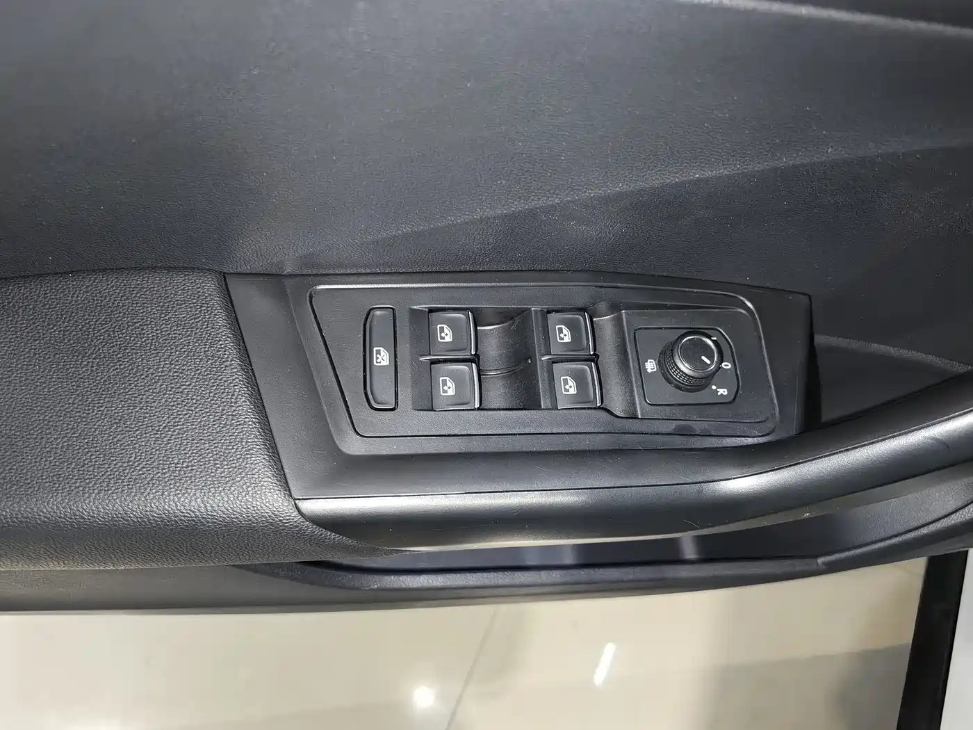 VOLKSWAGEN T ROC EXPLORING SONGS