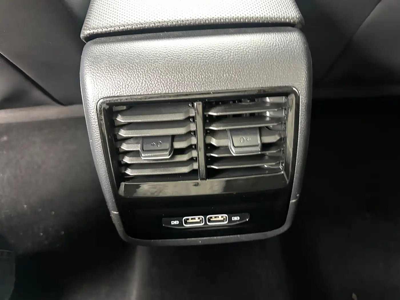 Volkswagen Sagitar 2022 280TSI DSG Surpassing Edition фото 11