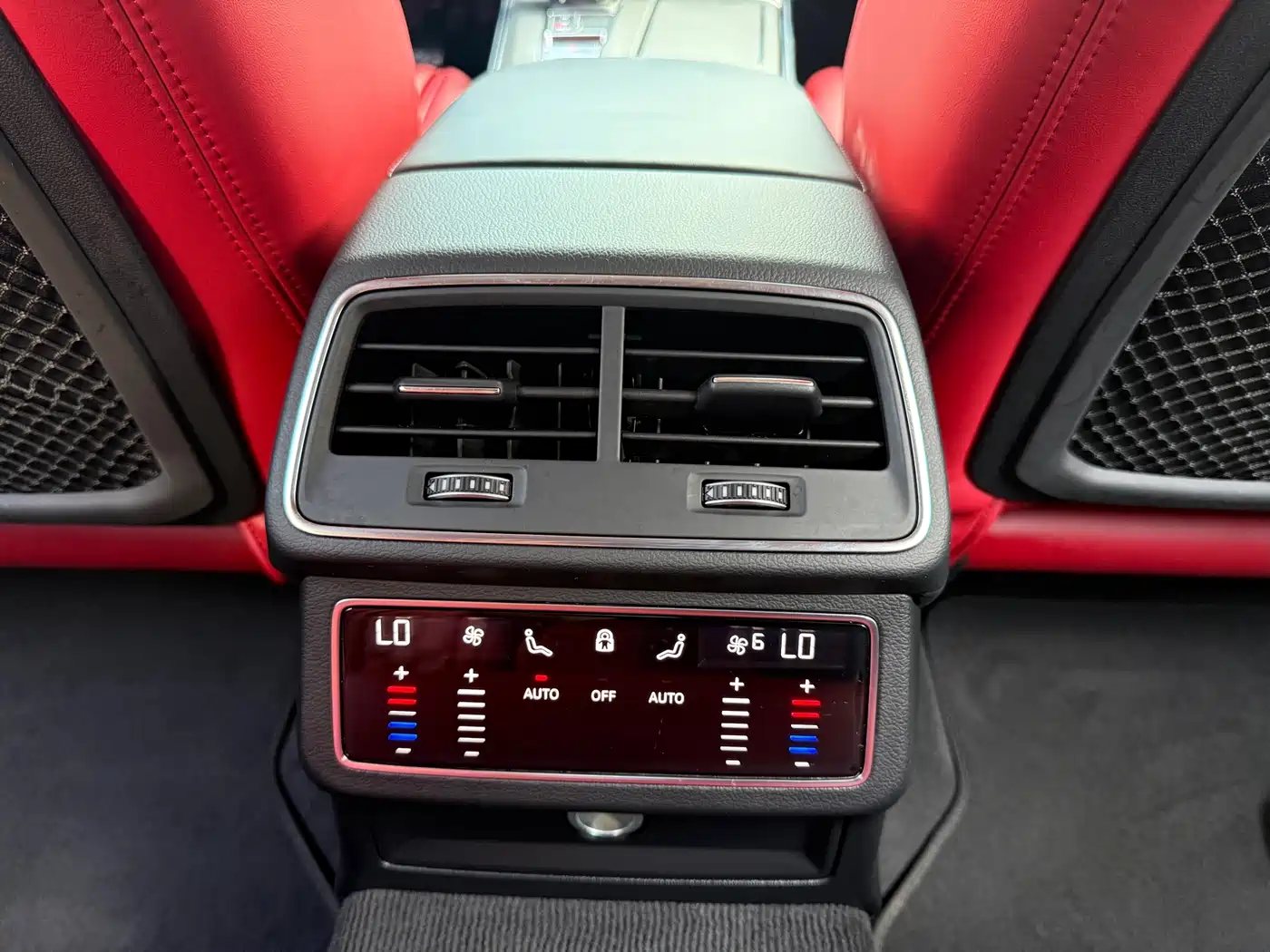 Audi A7 2023 Model 45 TFSI Premium Selection Edition фото 14