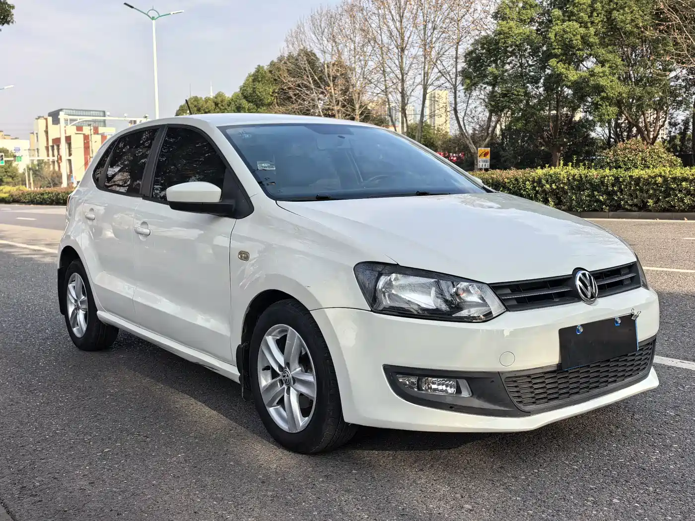 Volkswagen Polo 2011 1.6L Automatic Style Edition фото 3