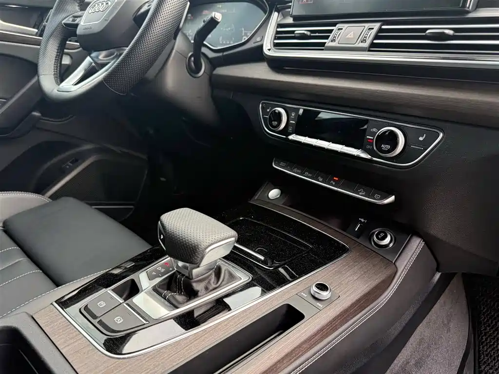 Audi Q5L 2025 45th Anniversary Edition 45 TFSI Premium Sport фото 9