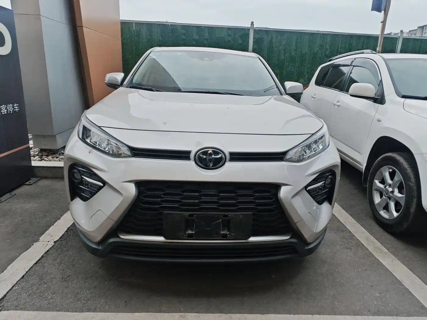 Toyota Wildlander 2021 2.0L CVT 4WD Luxury Edition фото 2