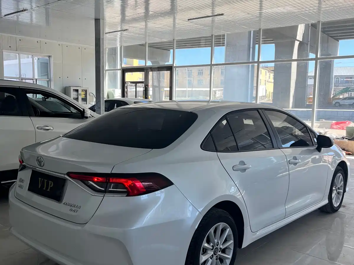 Toyota Corolla 2021 1.2T S-CVT Luxury Edition фото 6