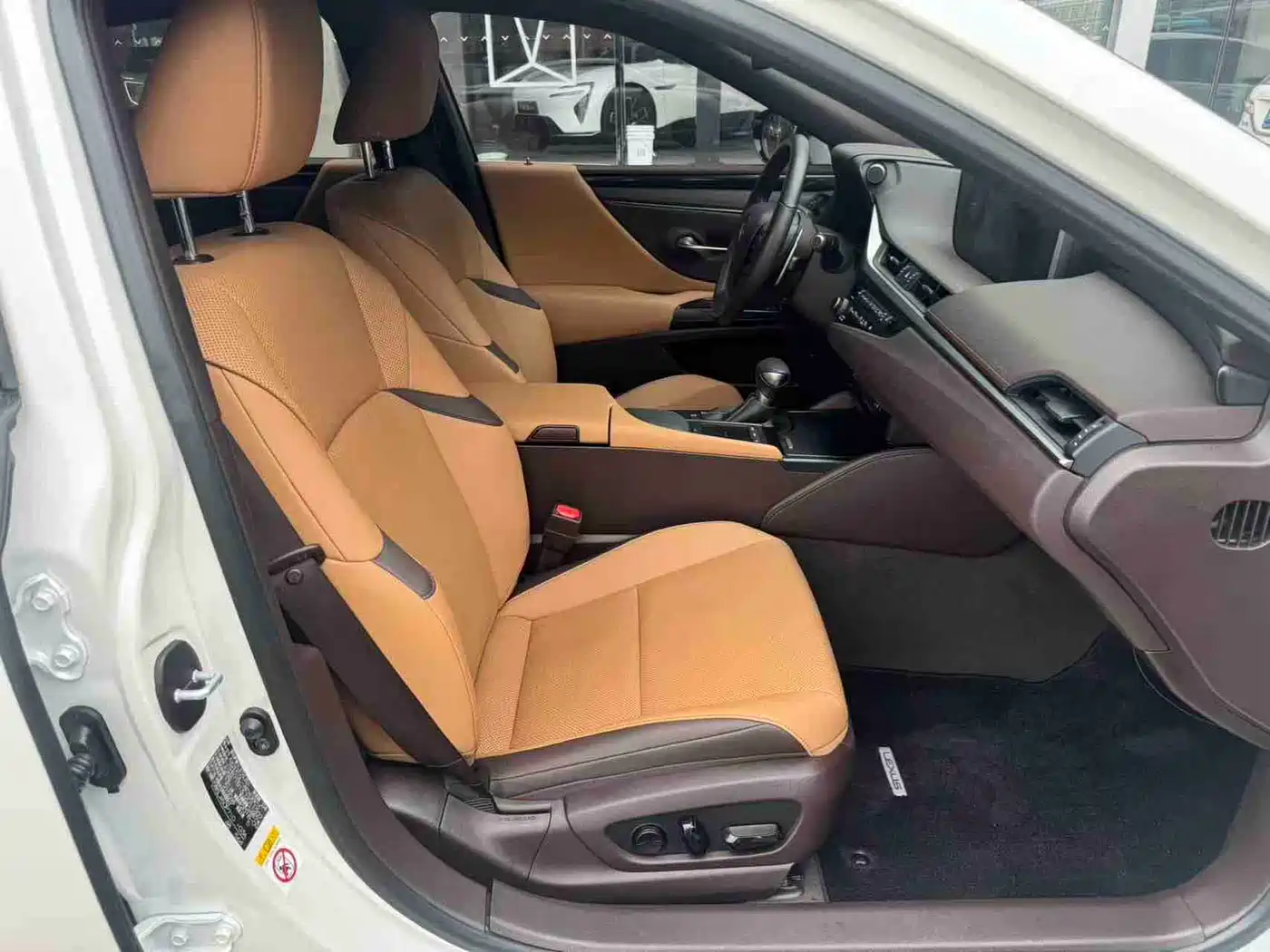 Lexus ES 2018 200 Excellence Edition (China VI) фото 5