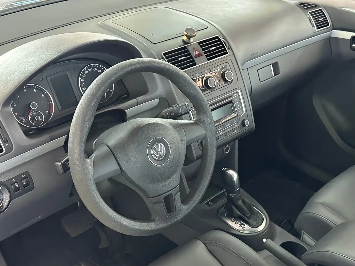 Volkswagen Touran 2015 1.4T DSG Comfort Edition 5-seater фото 9