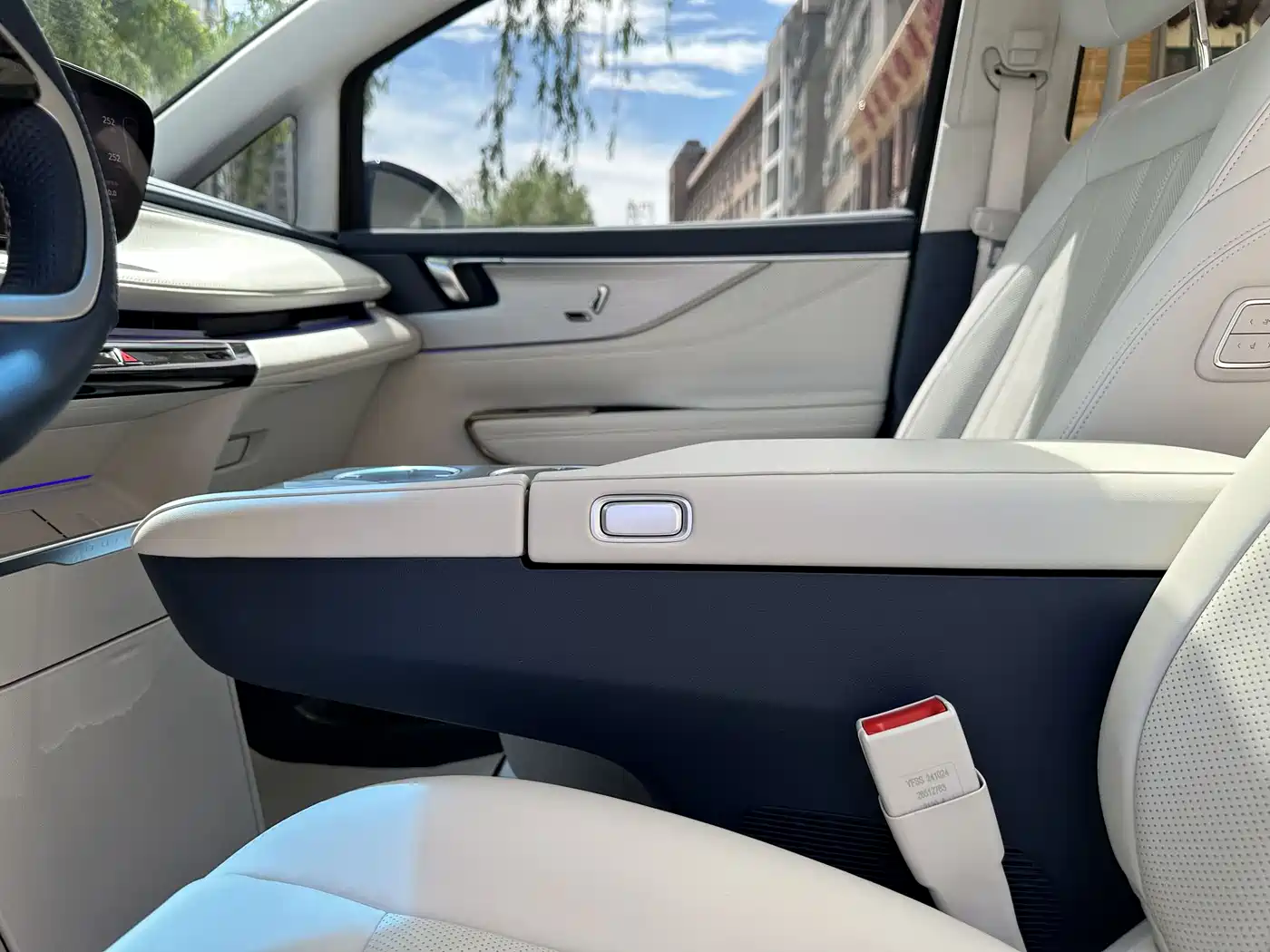 Buick GL8 New Energy 2024 Landglory Luxury Edition 7-Seater фото 15