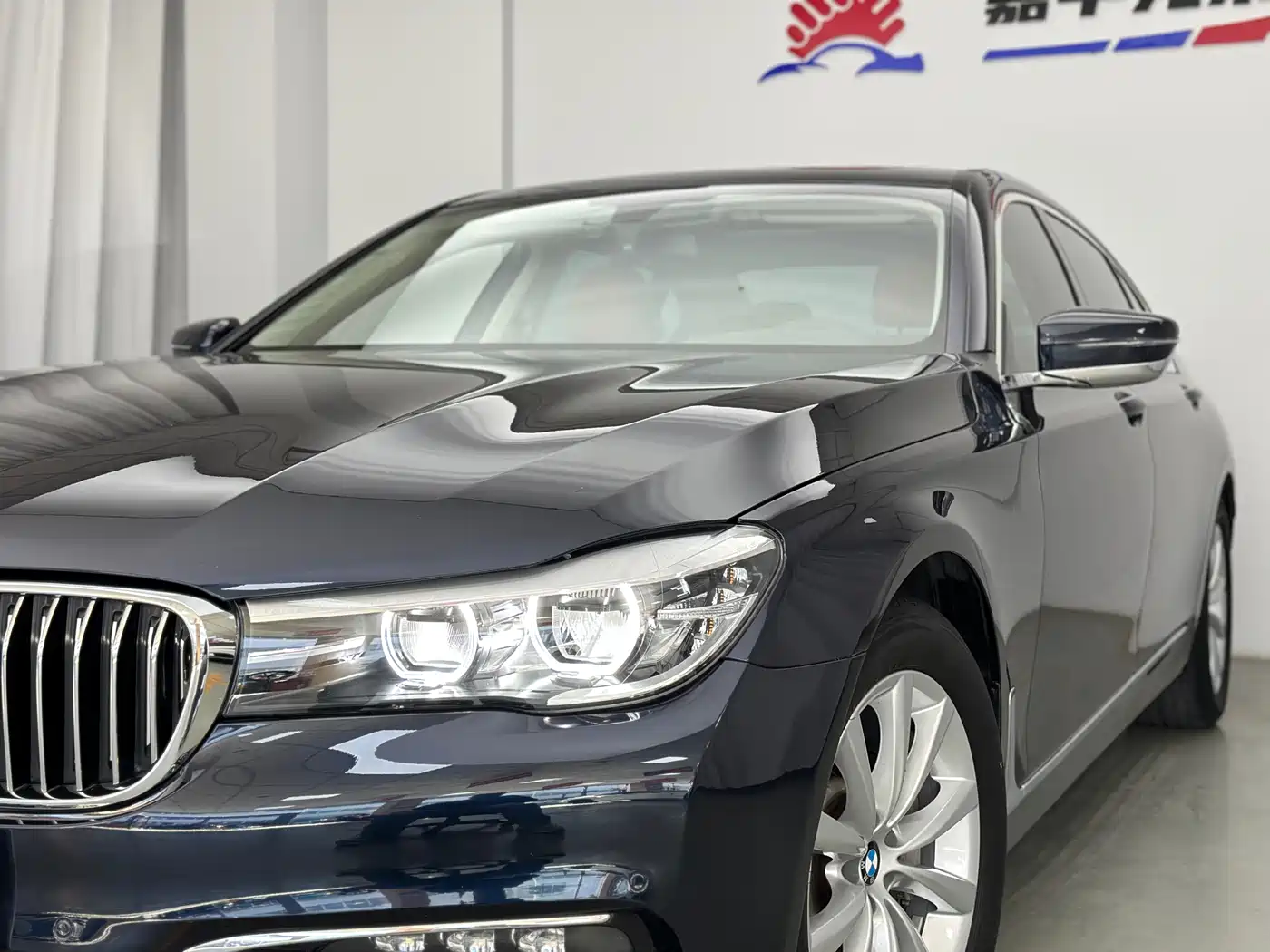 BMW 7 Series 2016 730Li Leading фото 2