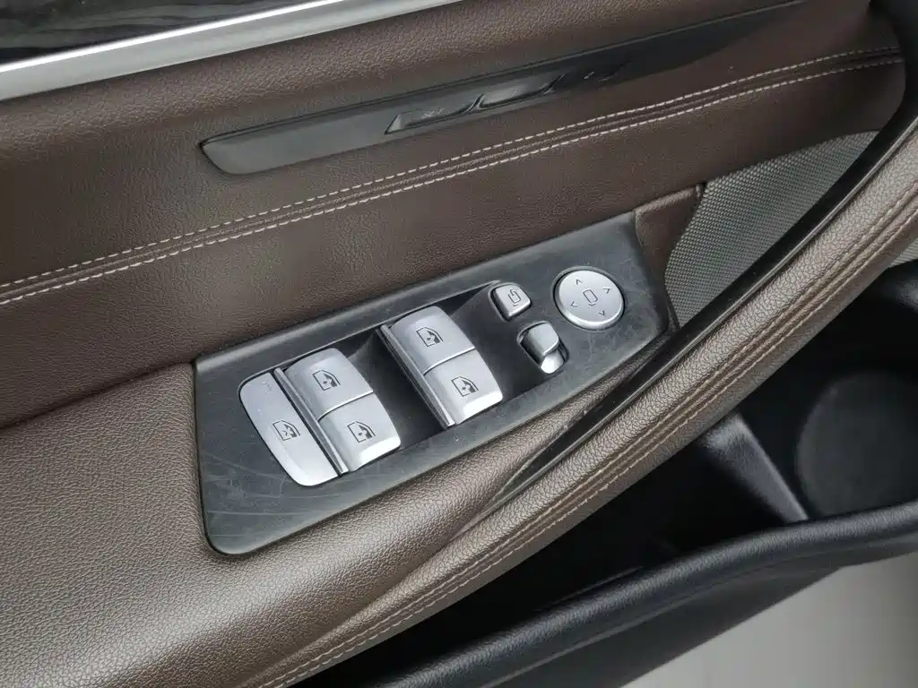 BMW 5 Series, миниатюра 9