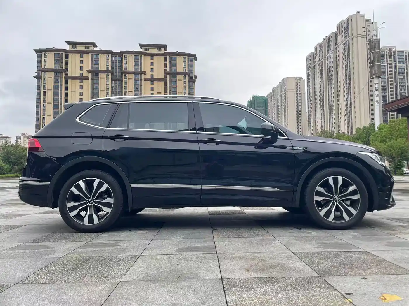 Volkswagen Tiguan L 2024 330TSI Automatic 2WD R-Line Premium Enjoyment Edition фото 4