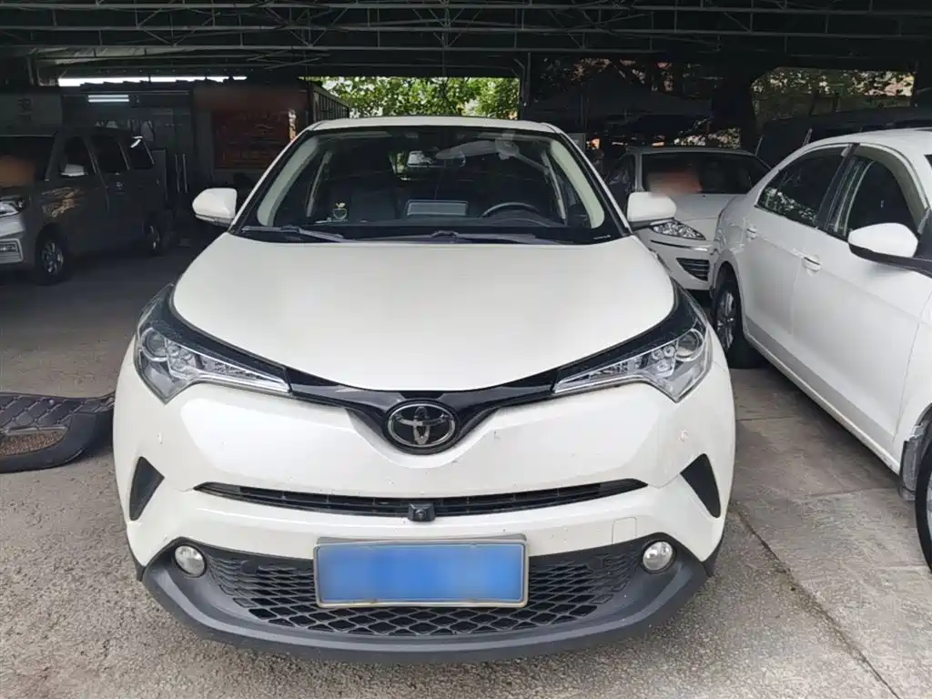 Toyota C-HR 2020 Model 2.0L Leading фото 3