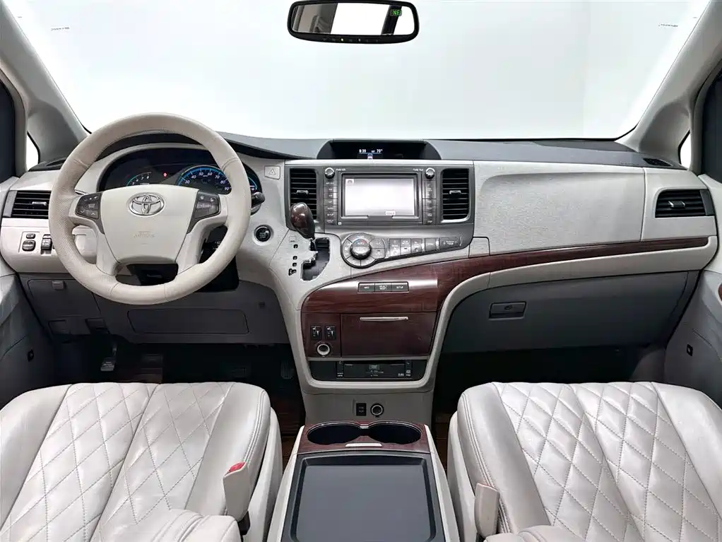 Toyota Sienna 2011 3.5L 2WD Automatic фото 12
