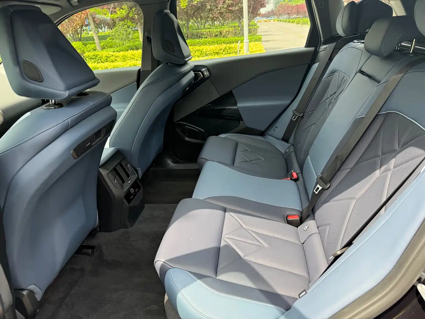 BMW X3 2025 xDrive30L Premium Model M Sport Black Package фото 6