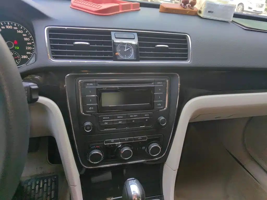 Volkswagen Passat 2013 1.8TSI DSG Government Procurement Edition фото 6