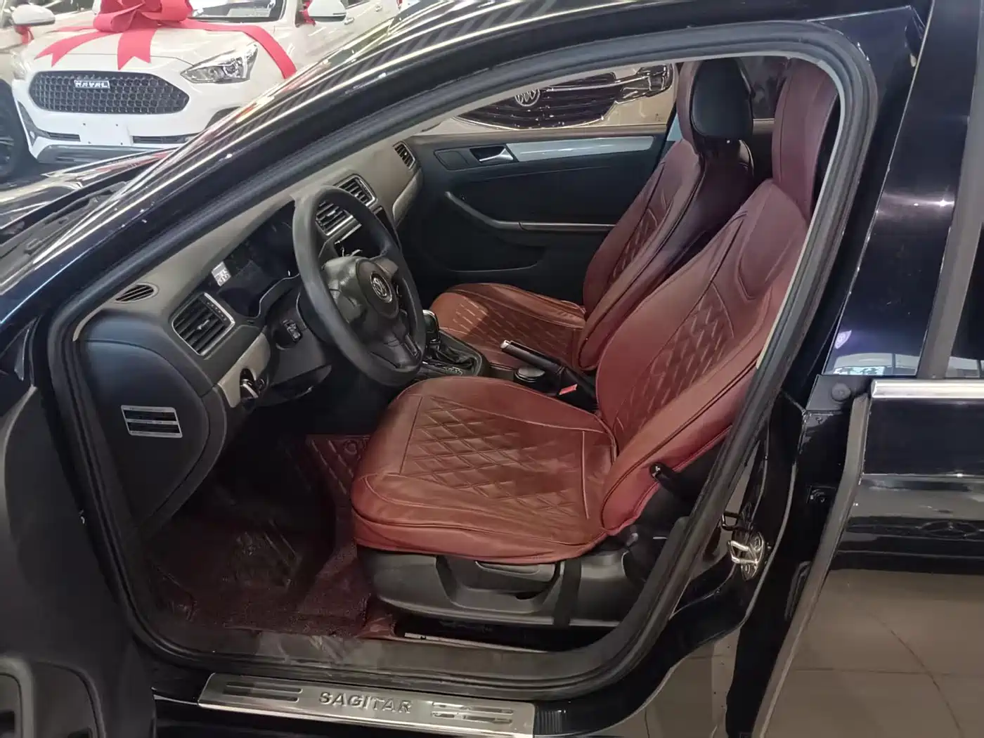 Volkswagen Sagitar 2014 1.6L Automatic Fashion фото 10