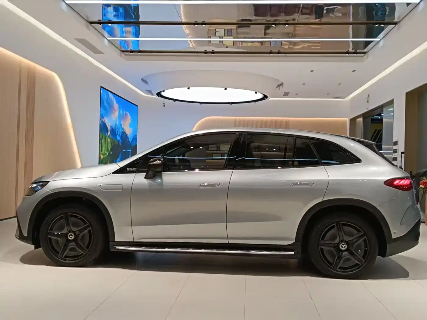 MERCEDES-BENZ EQE SUV