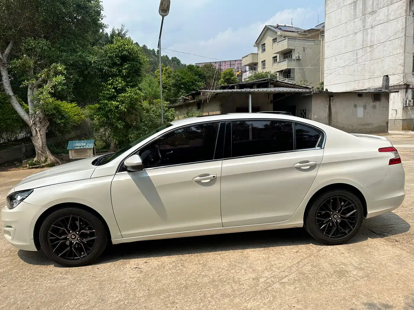 Peugeot 408 2018 1.8L Automatic Luxury Edition фото 3