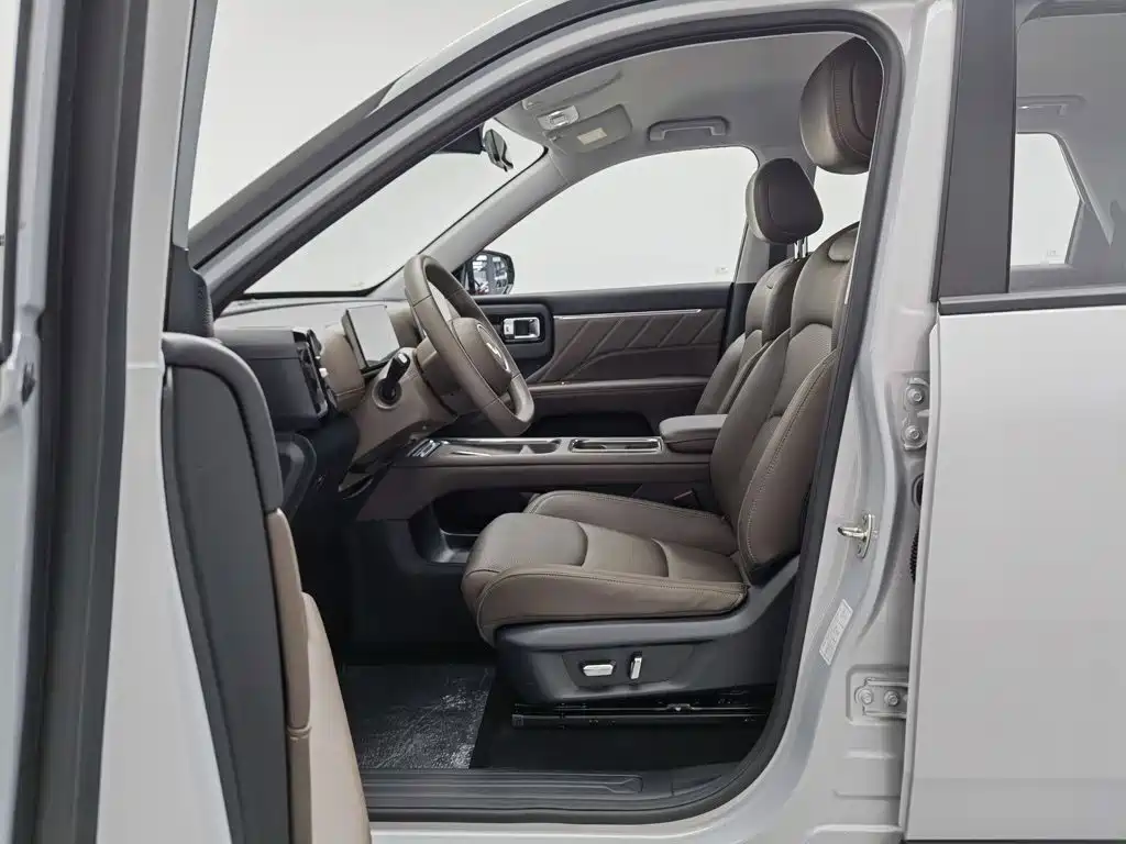 Фото 10 - Wuling Motors Starlight 560 NEV