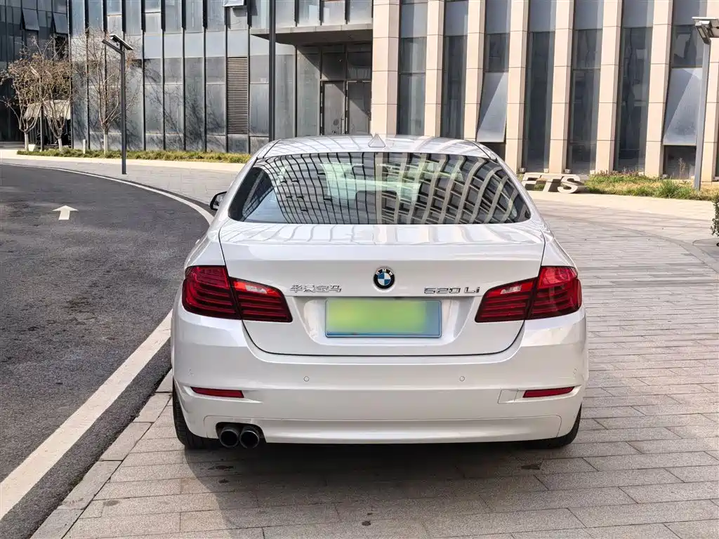 BMW 5 Series 2017 520Li Classic Edition фото 6