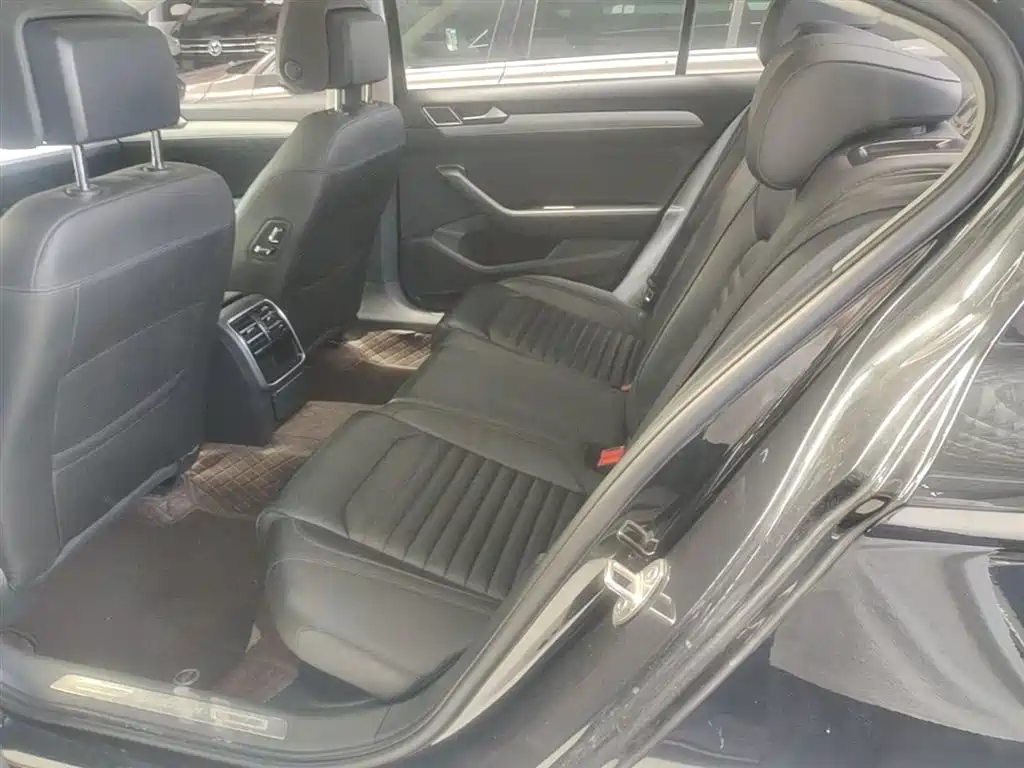 Volkswagen Magotan 2017 330TSI DSG Leading фото 17