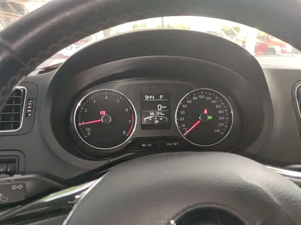 Volkswagen Polo 2016 1.6L Automatic Comfort фото 12