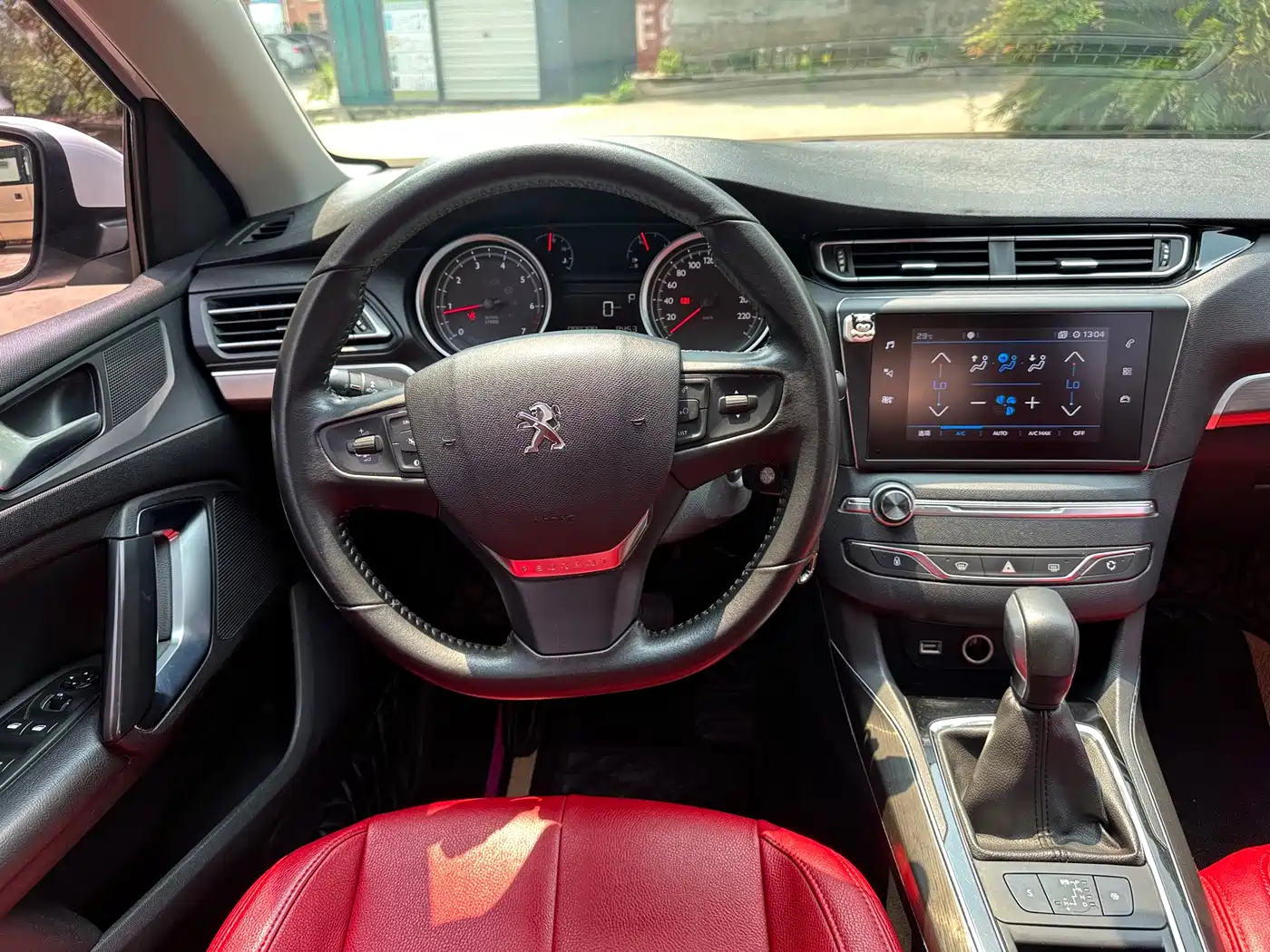 Peugeot 408 2018 1.8L Automatic Luxury Edition фото 6