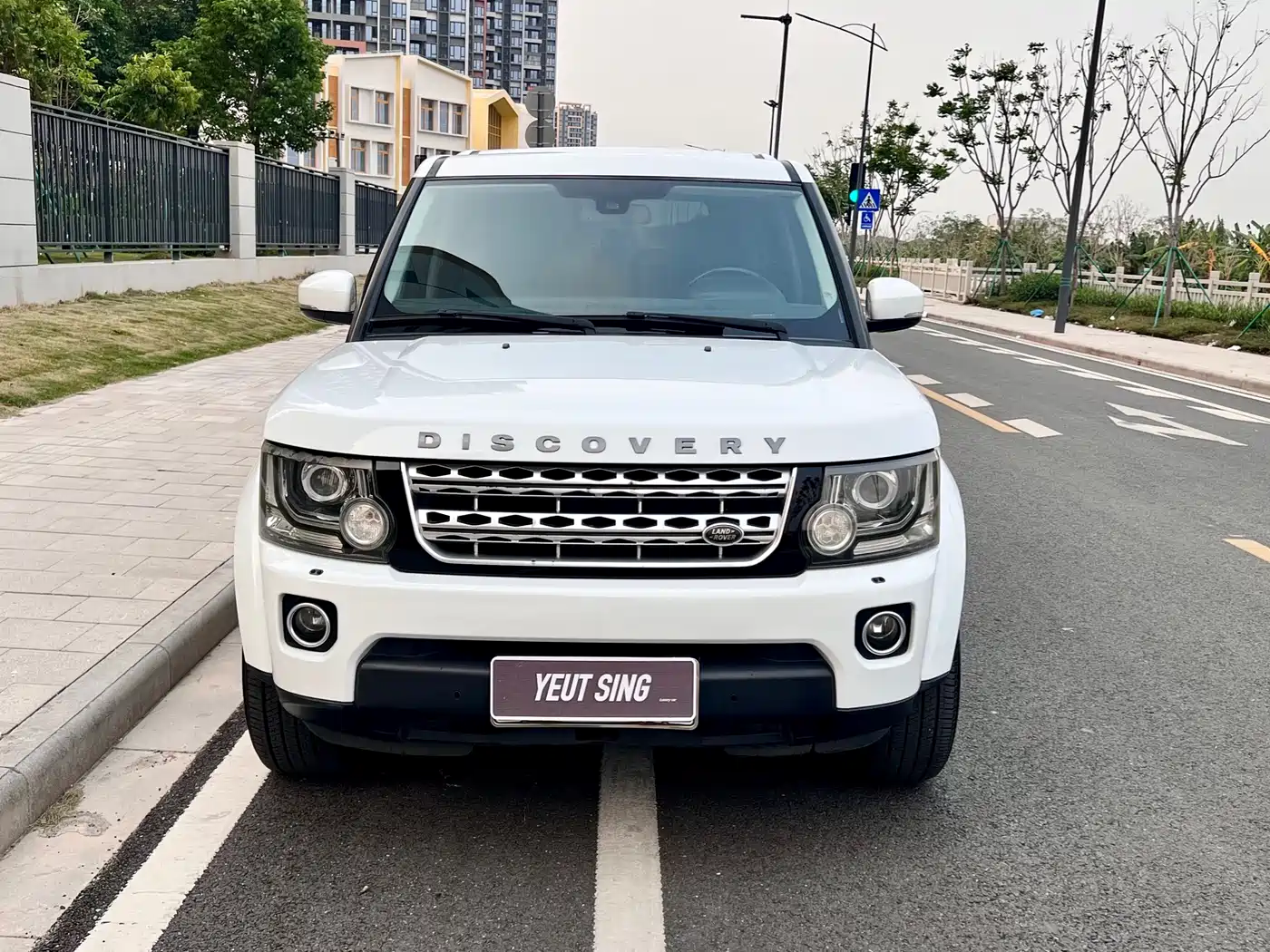 Land Rover Discovery 2014 3.0 SC V6 HSE фото 2