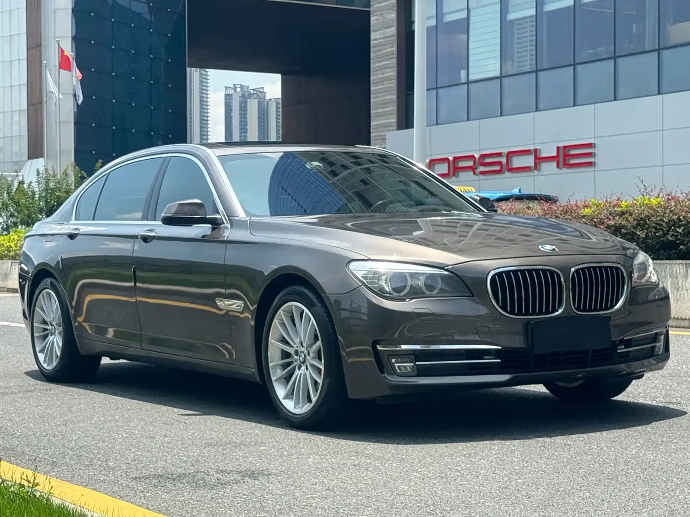 BMW 7 Series 2014 730Li Premium фото 2